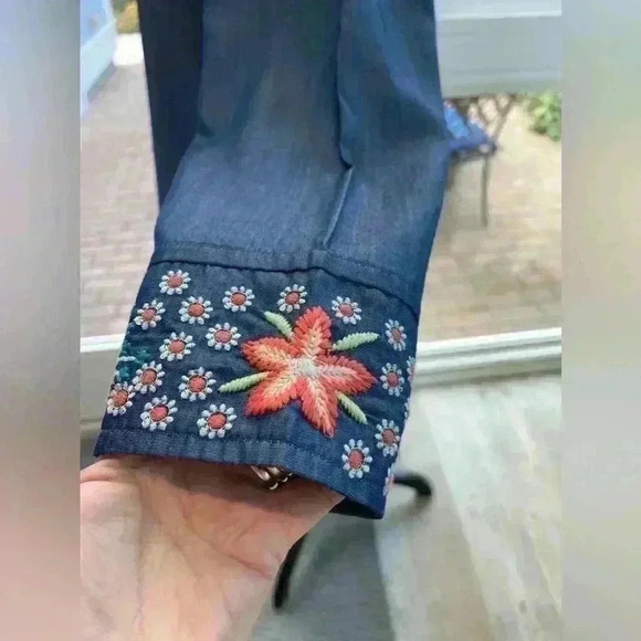 Parsley & Sage embroidered denim look button-down shirt, Size large like new - Picture 6 of 10